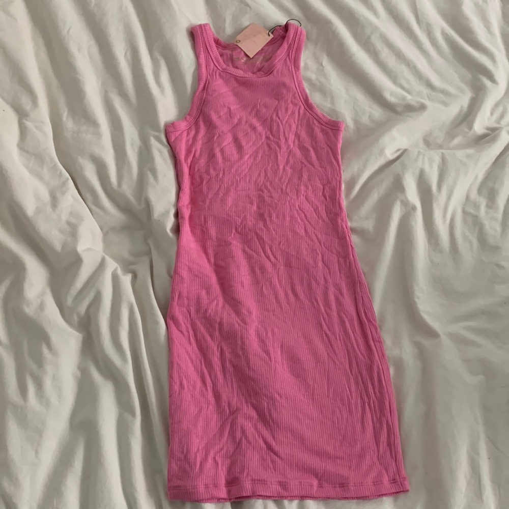 Pink SKATIE c Amber Fillerup pink dress
